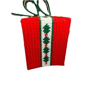 vintage needlepoint tissue‎ box cover Present shaped